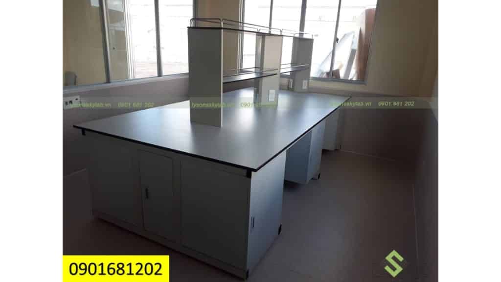 Bàn thí nghiệm giữa phòng (bàn thí nghiệm trung tâm)