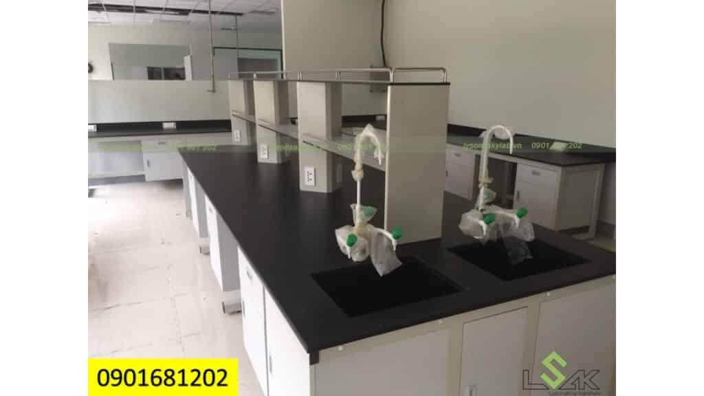 Bàn thí nghiệm giữa phòng (bàn thí nghiệm trung tâm)