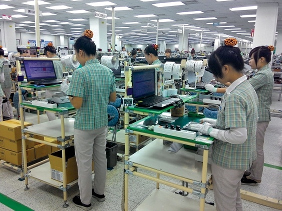 Tấm nhựa PVC l&agrave;m mặt b&agrave;n thao t&aacute;c c&ocirc;ng nghiệp