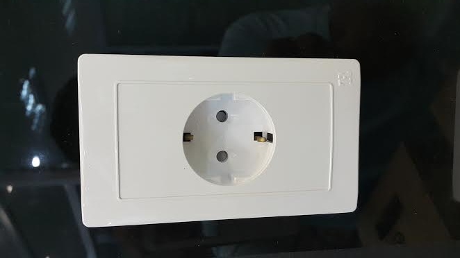 Ổ cắm điện Hàn Quốc âm tường 2 lỗ cắm Dosel (mã DLC2218)