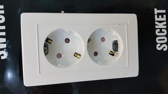 Ổ cắm điện Hàn Quốc âm tường 2 lỗ cắm Dosel (mã DLC2218)