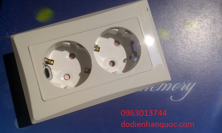 Ổ cắm điện Hàn Quốc âm tường 2 lỗ cắm Dosel (mã DLC2218)
