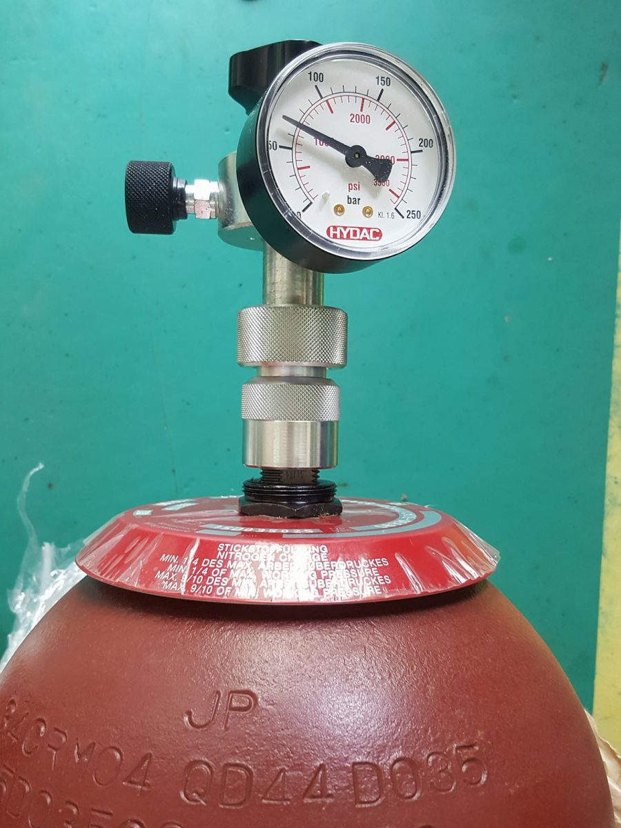 Bình tích năng (hydraulic accumulator)