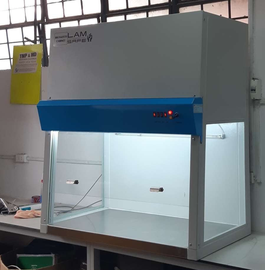 Tủ cấy vi sinh d&ograve;ng kh&iacute; thổi đứng c&oacute; cửa