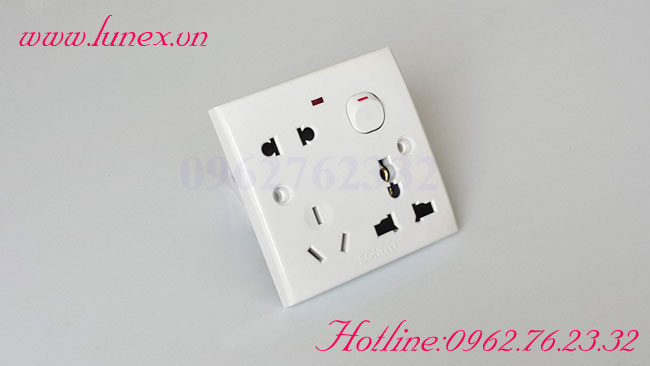 Ổ cắm điện mặt vu&ocirc;ng c&oacute; c&ocirc;ng tắc
