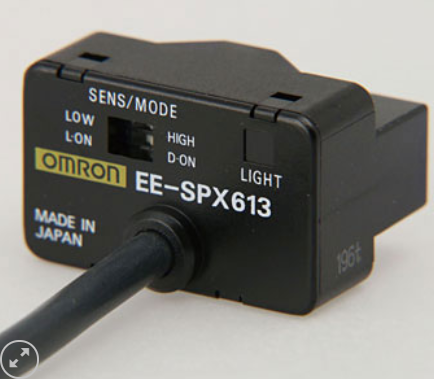 Cảm biến quang điện si&ecirc;u nhỏ OMRON EE-SPX613 1M