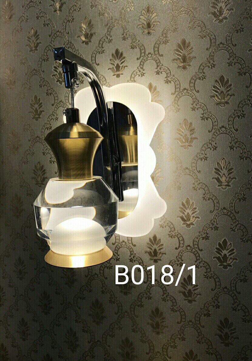 Đ&egrave;n ngủ gắn tường B018/1
