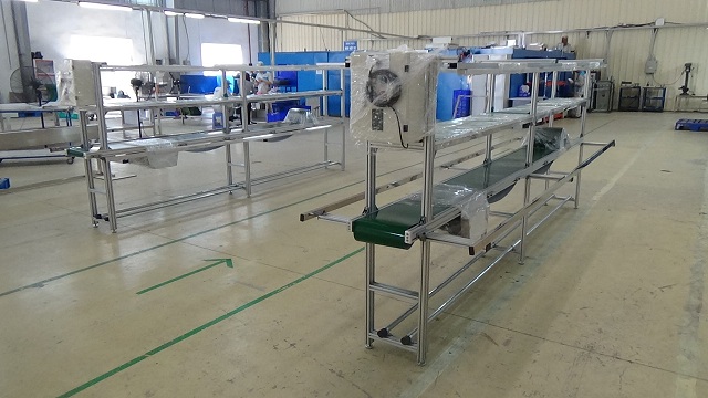Băng tải lắp ráp linh kiện điện tử